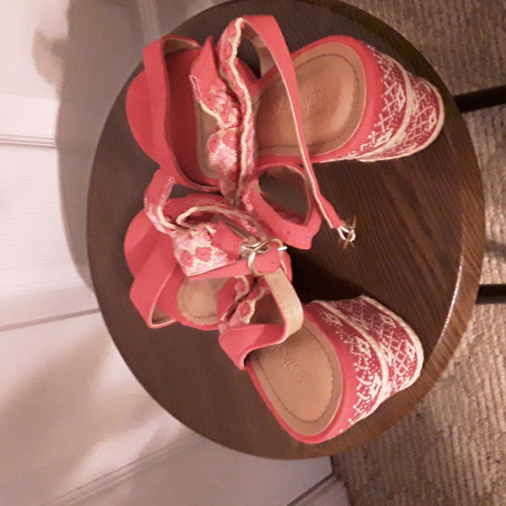 Shoes - Picture 4 of 4